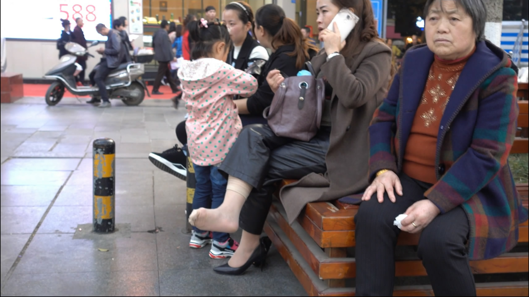 streetsnapnylon[00 01 39][20181208 225112 1]